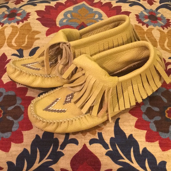 manitobah paddle moccasin
